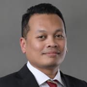 Nik Nazmi